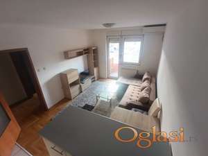 Namešten dvosoban stan 41m2 sa parkingom Nova Detelinara Novi Sad 400 EUR